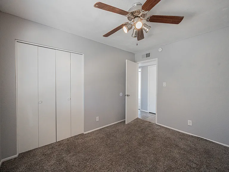 4704 S La Rosa Dr — Photo 20