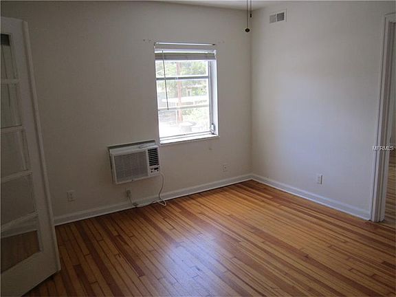 4th image of 145 17th Ave NE #West