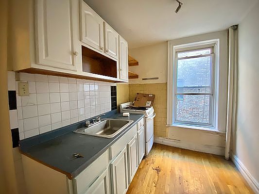 5th image of 552 Lincoln Pl APT N
