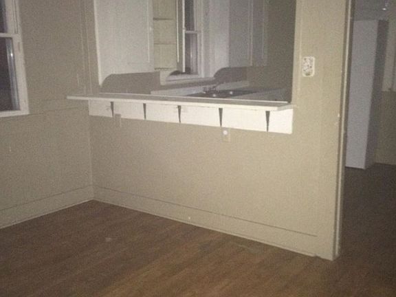 4th image of 201 N Breathitt St