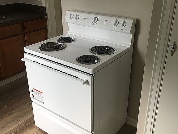 4th image of 750 E 250th St