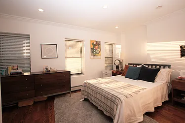 Rented by R New York