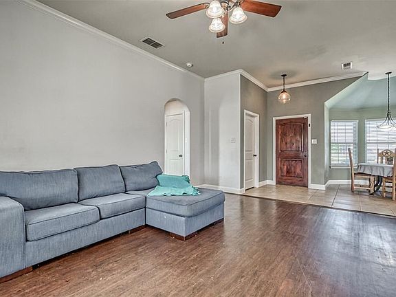 4th image of 909 Glenview Dr