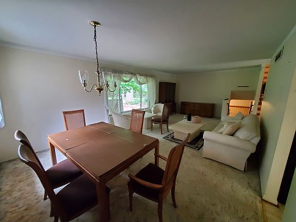 4th image of 21105 Westfarm Ct
