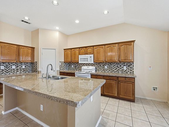 4th image of 421 Kingfisher Ln