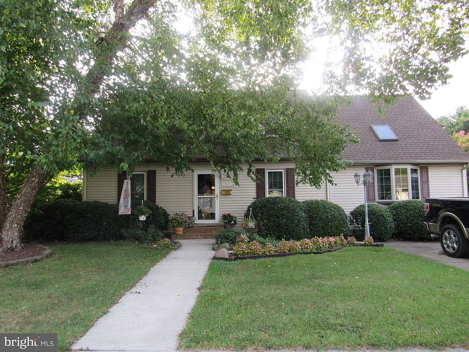 1st image of 732B Hurley Park Dr