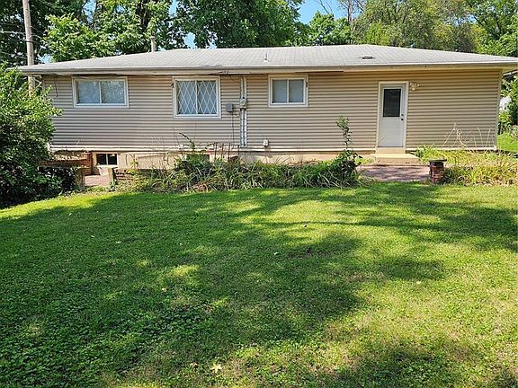 3rd image of 240 Calbreath Ct