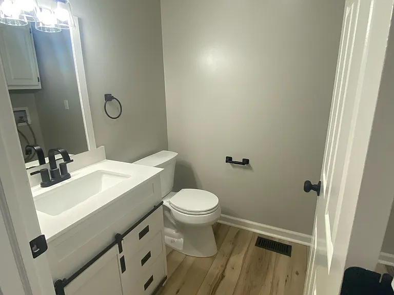 4417 E Clayton Ct — Photo 3
