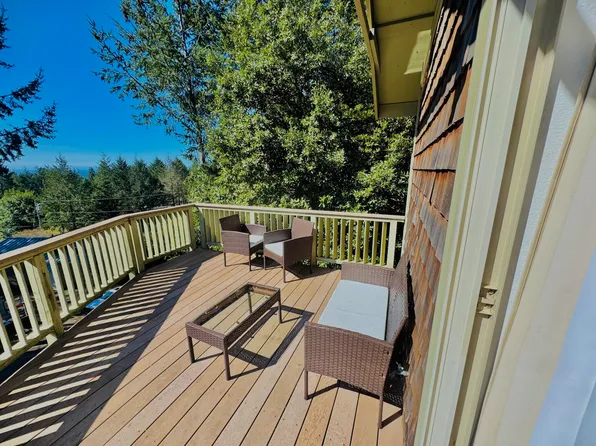 21 Nob Hill Rd, Whitethorn, CA 95589