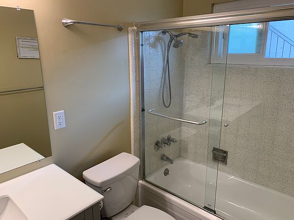 4th image of 1423 Regent St APT 1