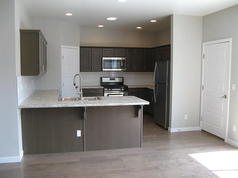 120 Pioneer Ave — Photo 9