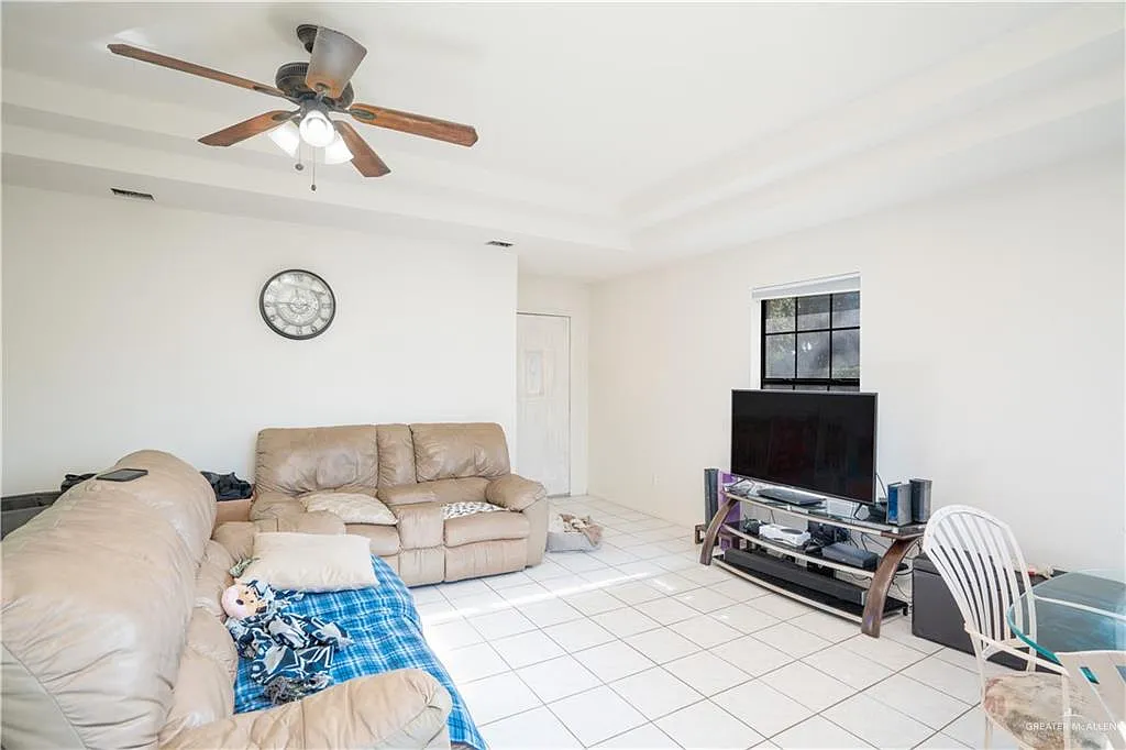 3 bed, 2.0 bath, 1198 sqft, $1,600 — Photo 4