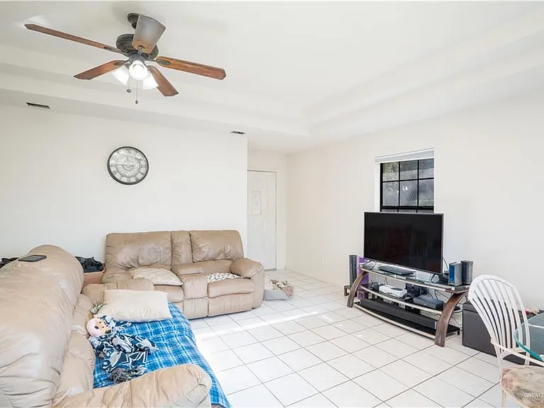 2702 Blue Jay Dr — Photo 4