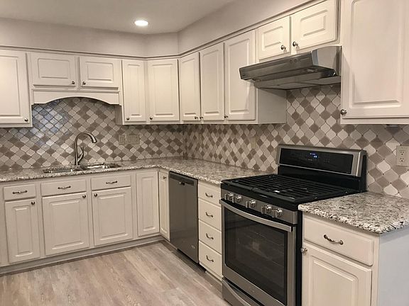 5th image of 3885 Brookside Ln