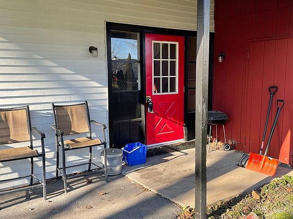 2nd image of 358 N Edwards Ave APT 3