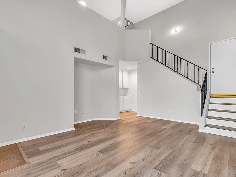 315 Westlake Vista Ln — Photo 32