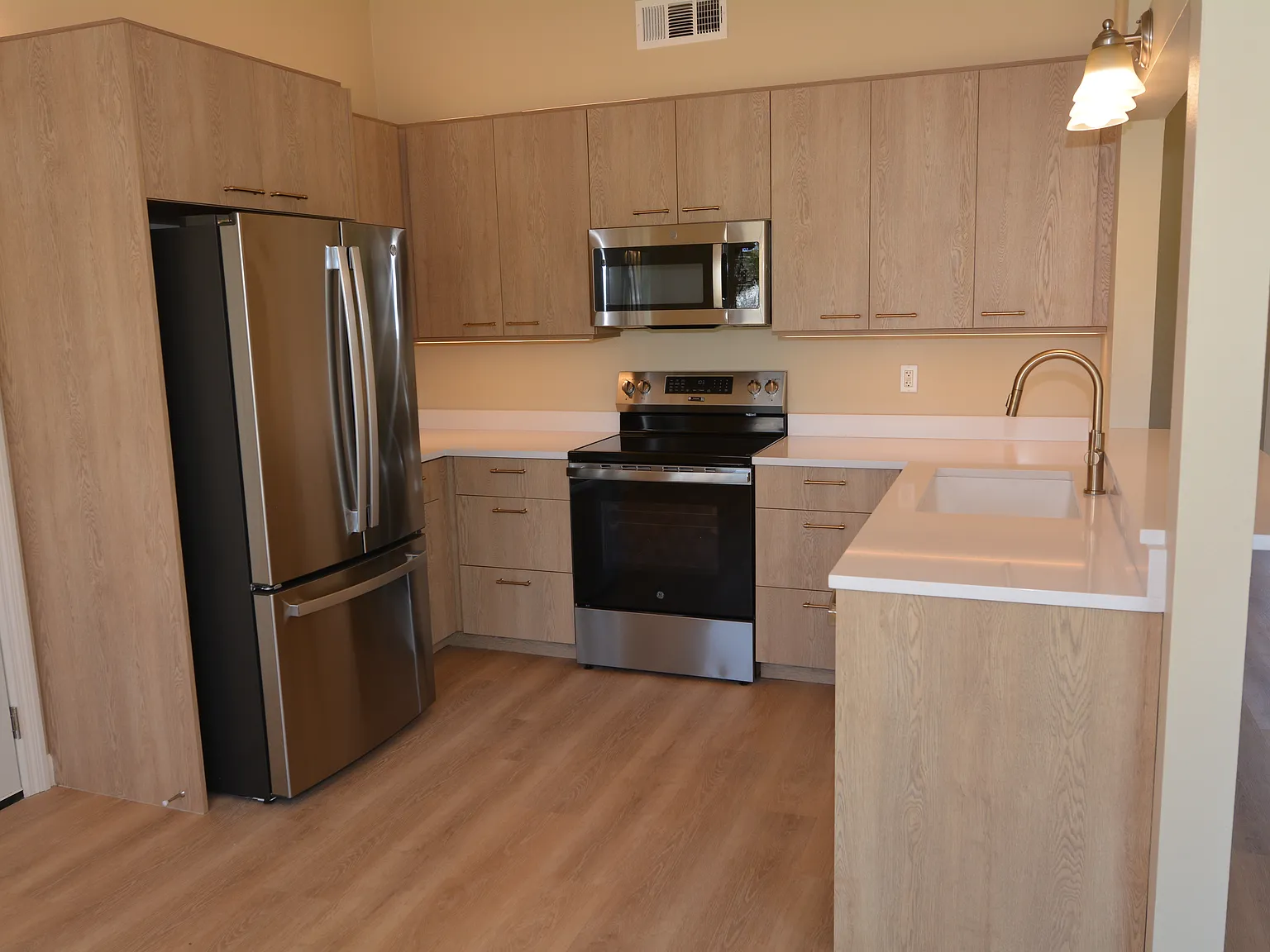 1550 N Pompano Ave — Photo 2