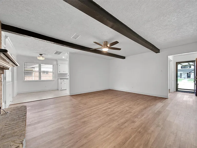 9411 Roos Rd — Photo 12