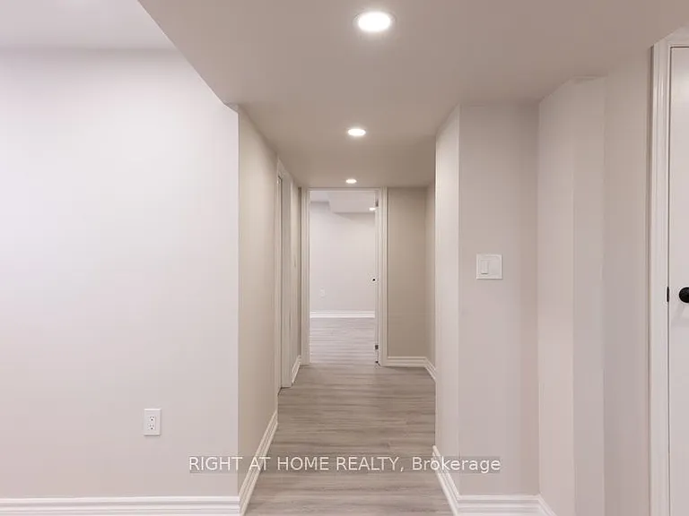 6 Bellvare Cres — Photo 12