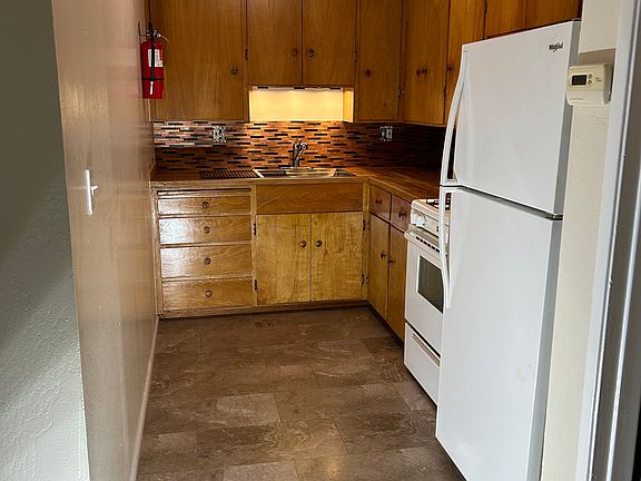 2nd image of 137 Boulder St #E