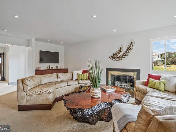 4th image of 6408 Woodsong Ct