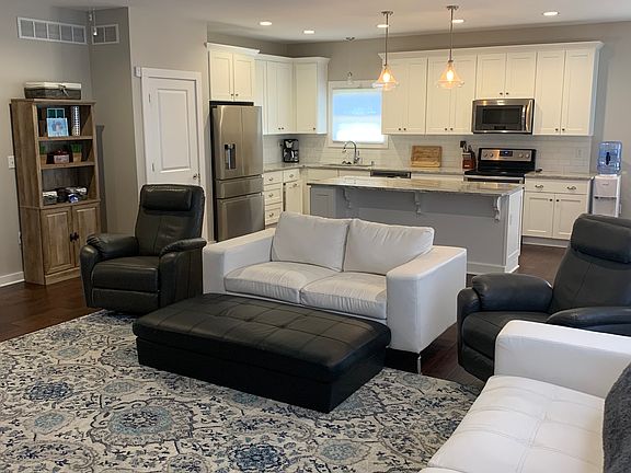 4th image of 192 Blossom Cir