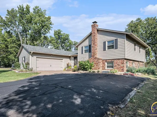 906 NE Dogwood Ln, Topeka, KS 66617
