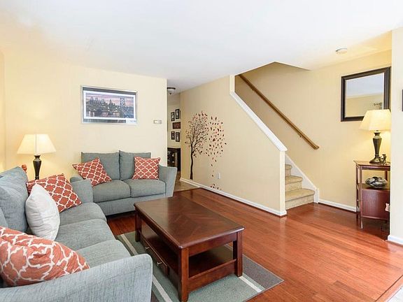 4th image of 206 Parker Ave