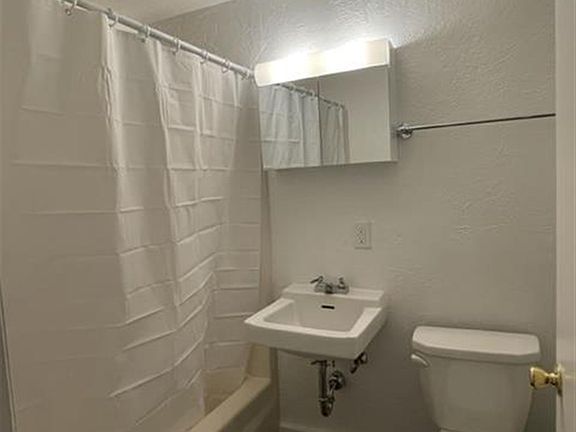 3rd image of 110 Walnut St