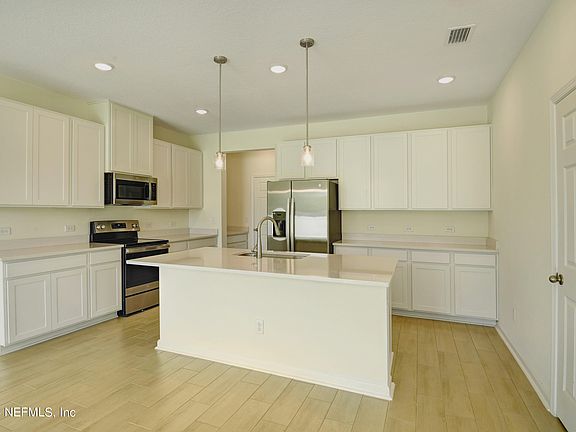 3rd image of 6942 MIRAGE Street