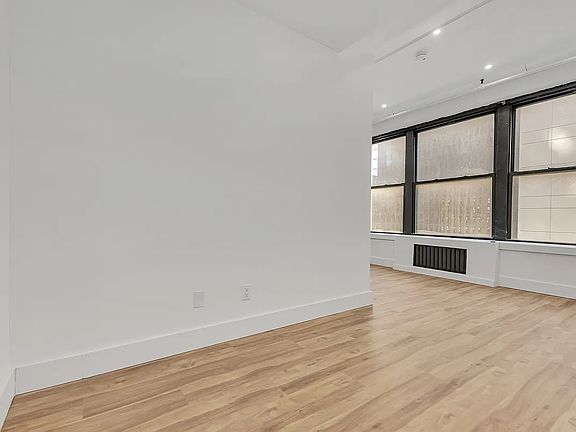 5th image of 248 W 35th St #1007