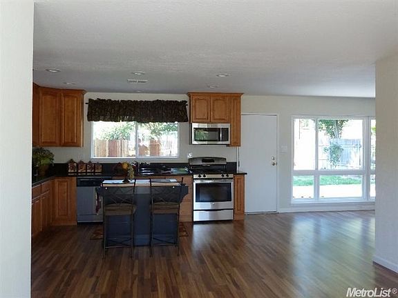 3rd image of 7440 Grand Oaks Blvd