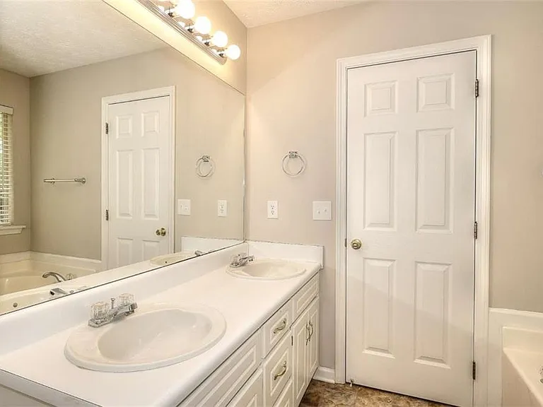 4160 Janel Ln — Photo 13