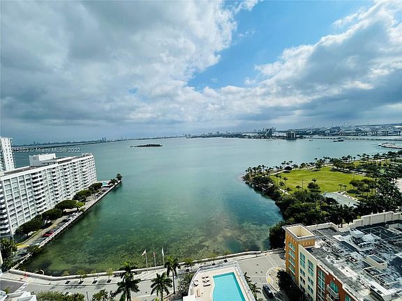 4th image of 2020 N Bayshore Dr APT 2008