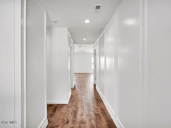 3rd image of 302 Riva Ridge