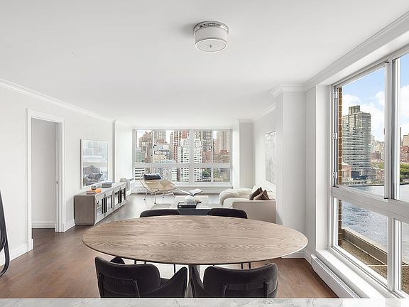 2nd image of 625 Main St APT 1930