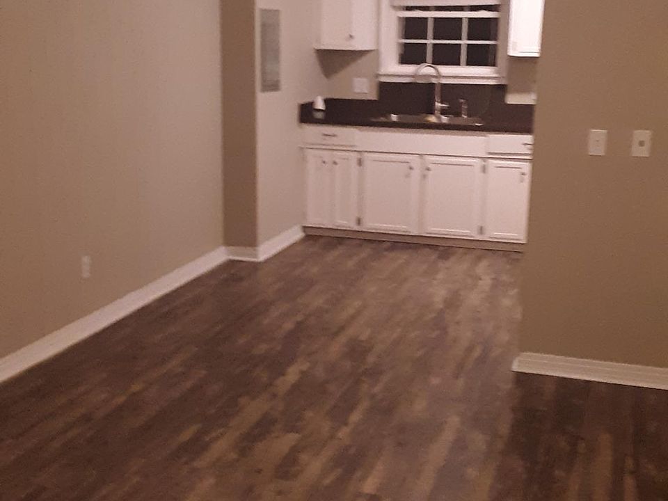 2nd image of 2562 Hobert Rd