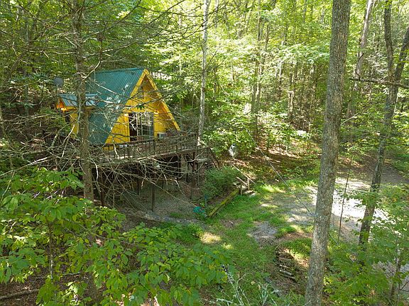 3rd image of 481 Hemlock Trl