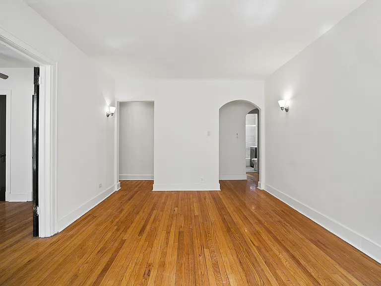 7444 N. Seeley — Photo 3