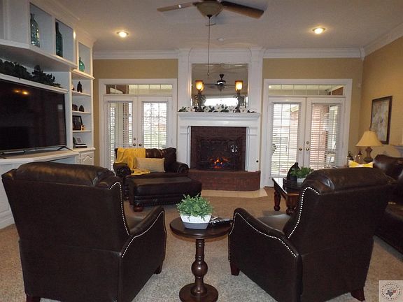 4th image of 7001 Live Oak Dr