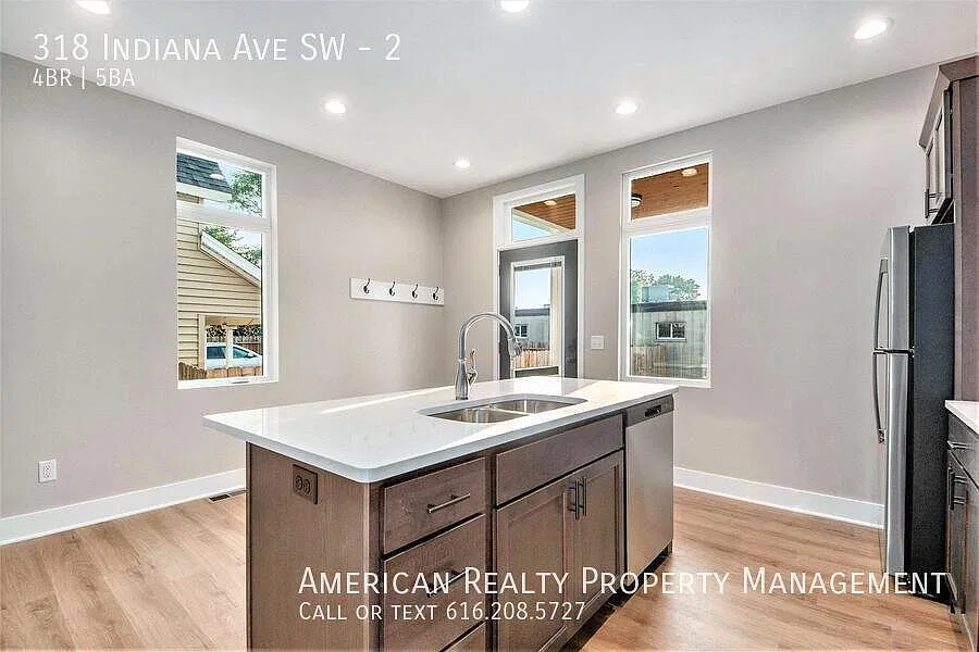 4 bed, 4.5 bath, 2016 sqft, $3,300 — Photo 4