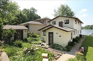 1st image of 7204 Peninsula Dr NE