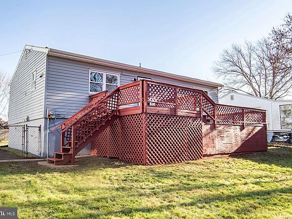 2nd image of 220 Greens Branch Ln