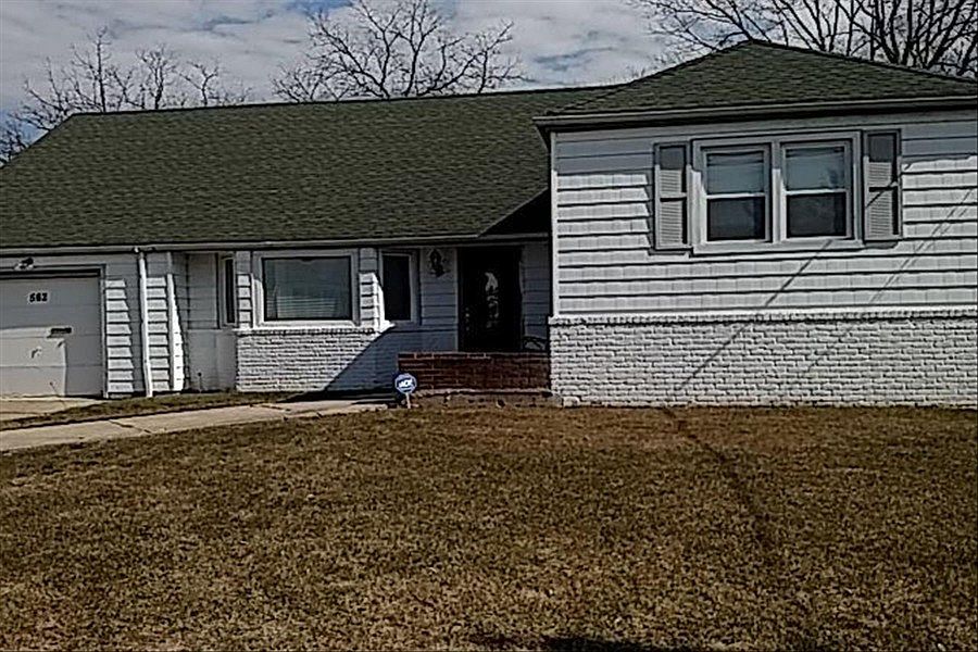 1st image of 562 Barnard Ave