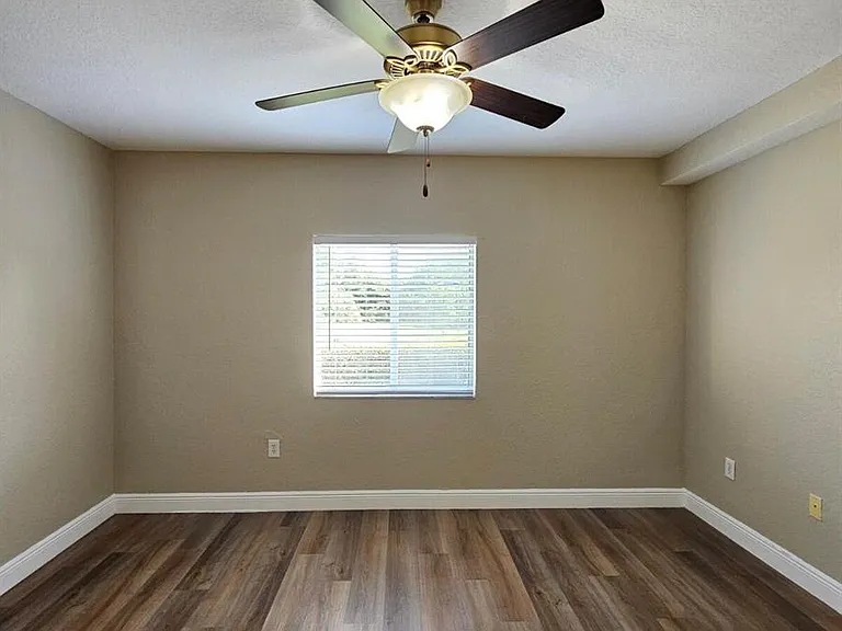 1049 Golden Lakes Blvd #115 — Photo 9