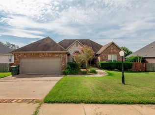 3243 E Hearthstone Dr, Fayetteville, AR 72764