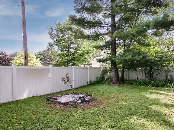 2nd image of 1204 Laurel Ave