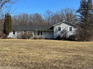 4190 Saint Anna Dr, Howell, MI 48855