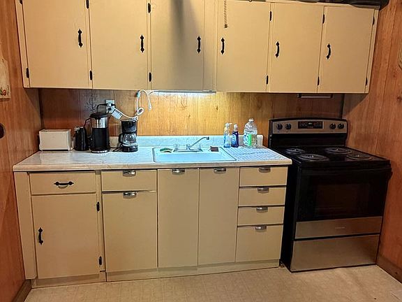 4th image of 343 Charlie Ln