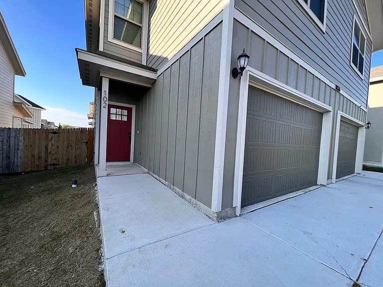 10322 Lynwood Vlg — Photo 3